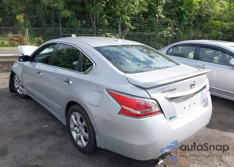 2015 Nissan Altima 2.5 S z USA, uszkodzony, nr VIN 1N4AL3AP8FN869892